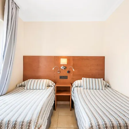 Adelfas Hotel 3*