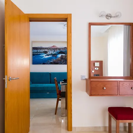 Hotel Adelfas